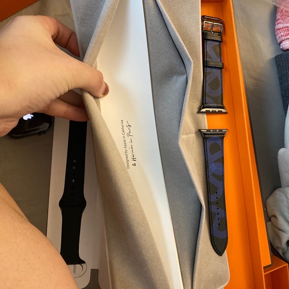COPY - Hermes Apple Watch series 7 - Picture 9 of 10